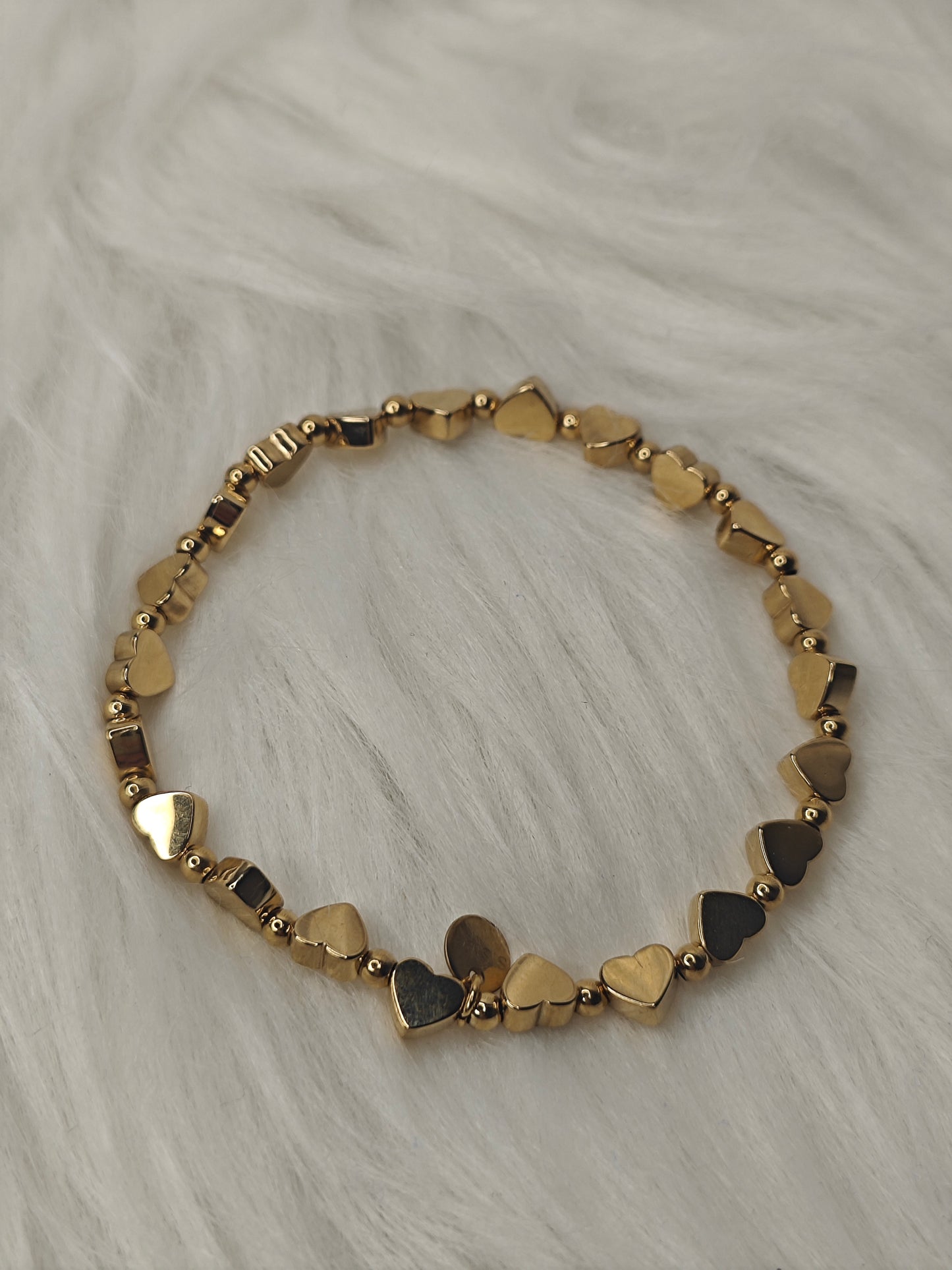Elastic Heart – Damen Armband mit goldenen Herzchen