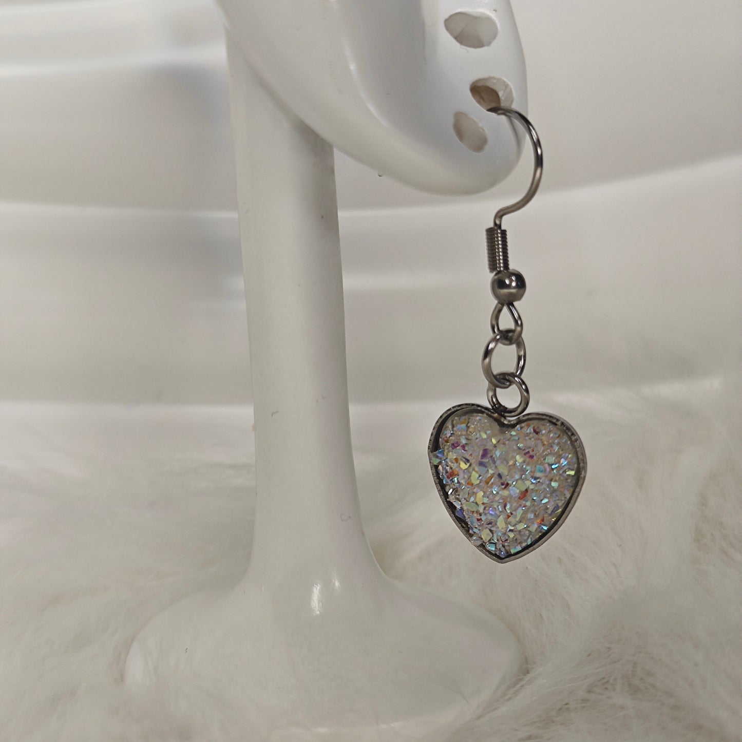 Cuore Stellato – Herz-Ohrringe mit schimmerndem Starry-Sky-Effekt (Silberklar)