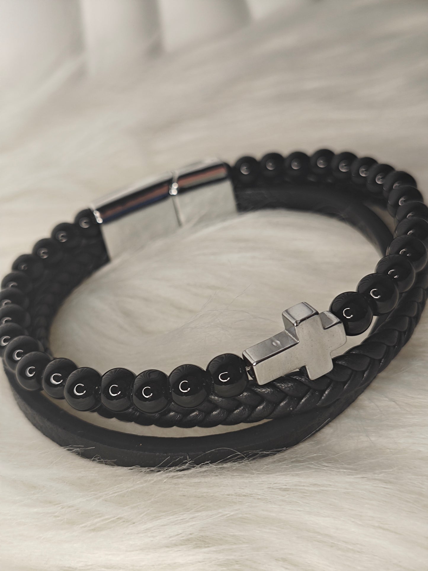 Midnight Faith – Herren Lederarmband in Schwarz mit Kreuz-Detail