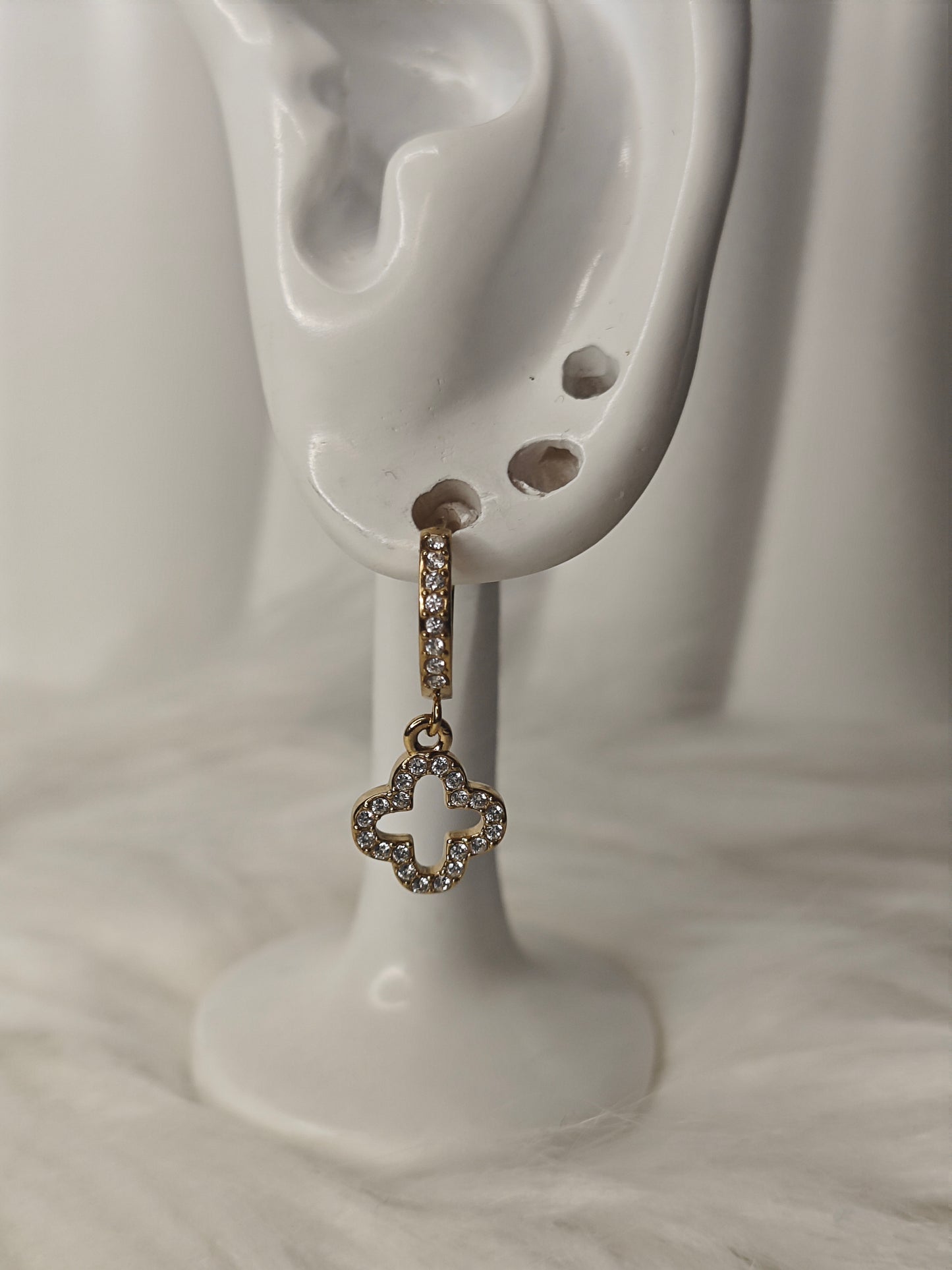 Lucky Flower – Damen Creolen mit Zirkonia in Gold