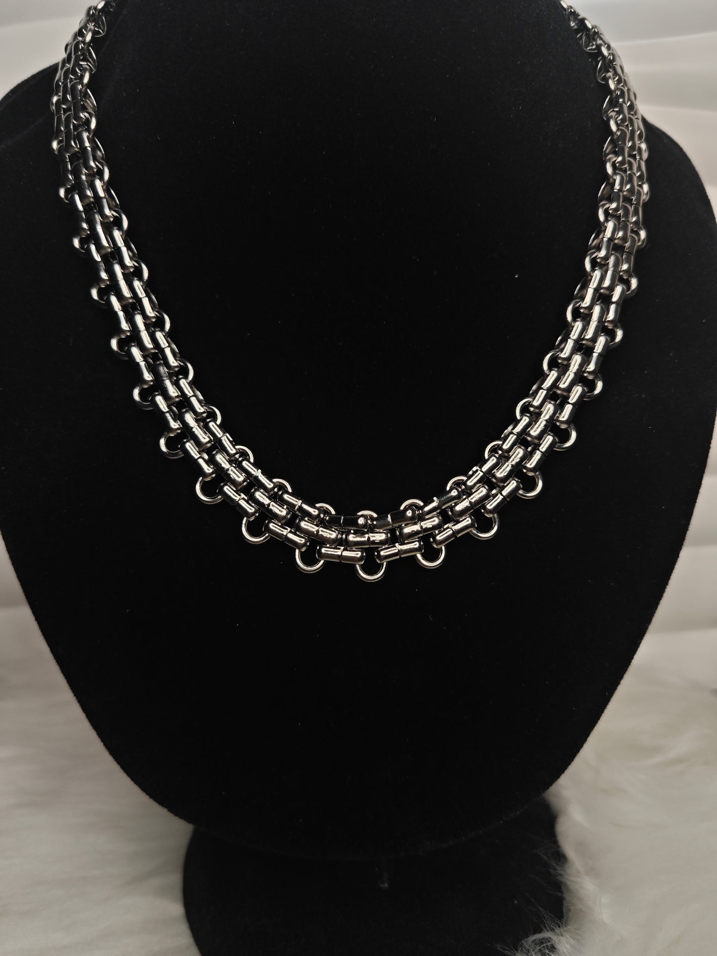 Urban Silver – Breitere Halskette aus Titanstahl