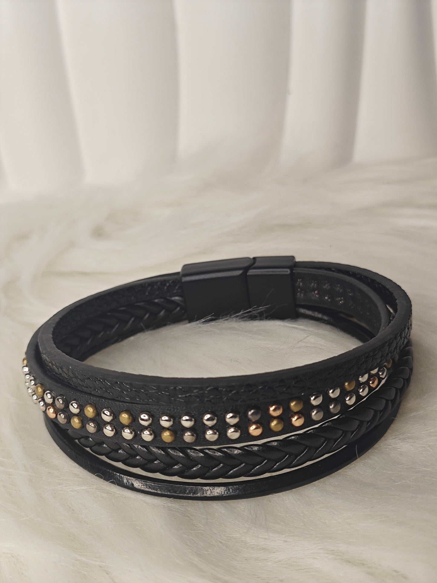 Shadow Edge – Herren Lederarmband mit kleinen Steinchen & Edelstahlverschluss