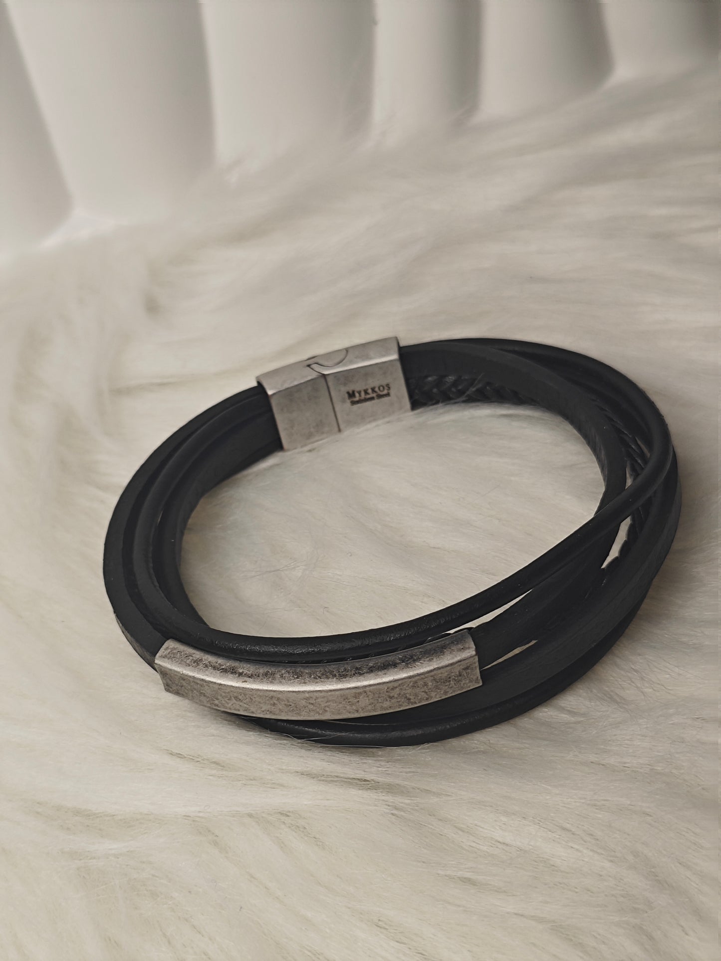 Urban Shield – Herren Lederarmband mit mehrlagigem Leder & mattem Edelstahl