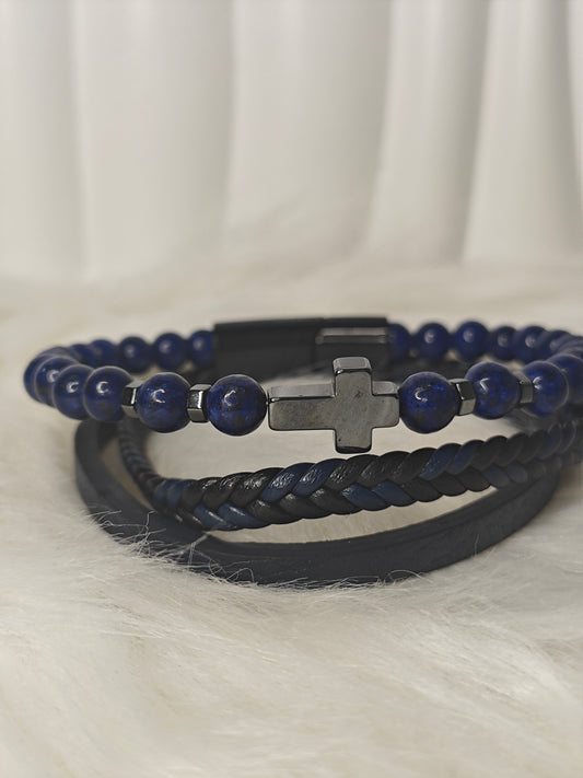 Blue Faith – Herren Lederarmband mit blauen Perlen & Kreuz-Detail