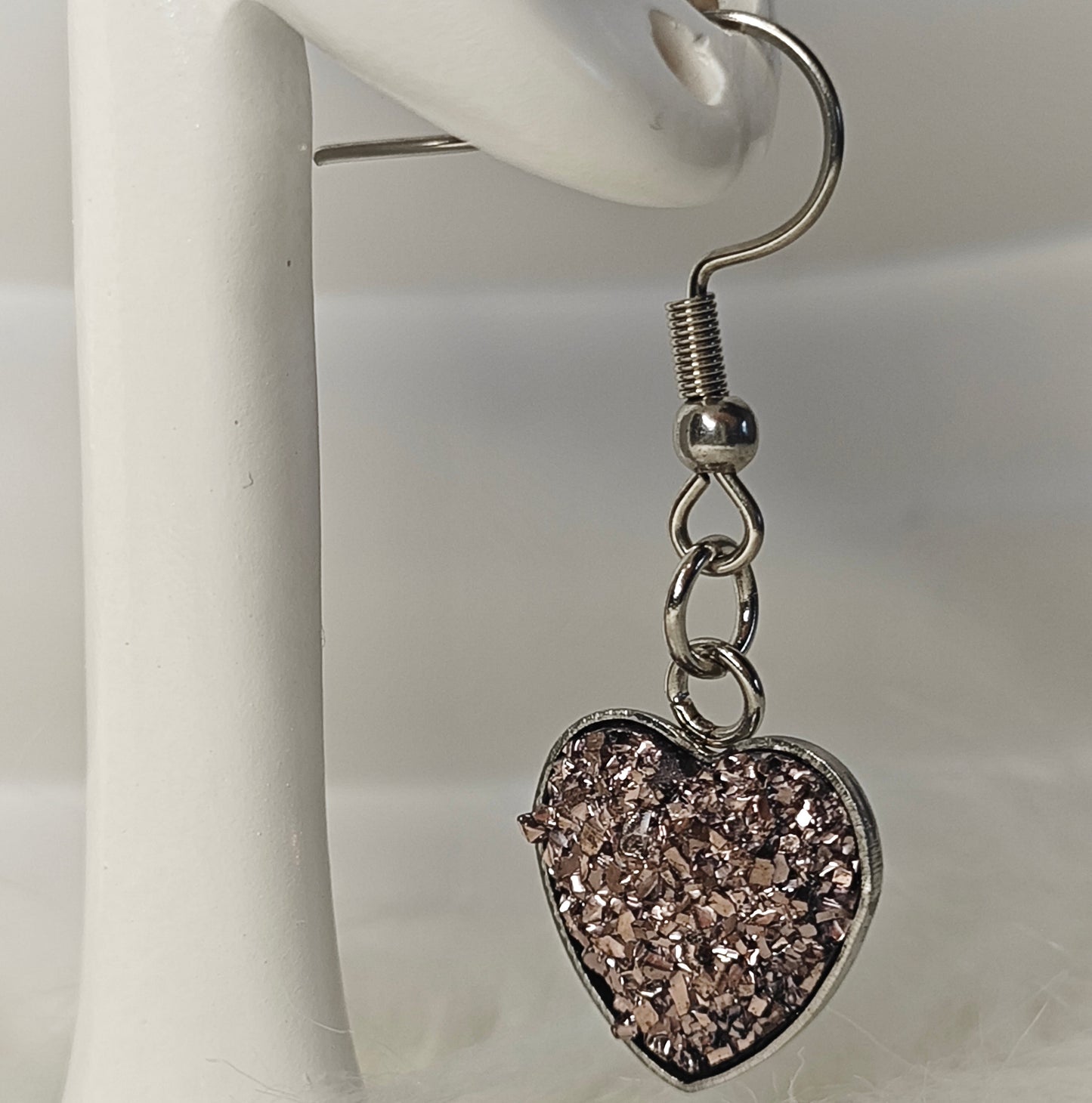 Cuore Stellato – Herz-Ohrringe mit rauchigem Starry-Sky-Effekt