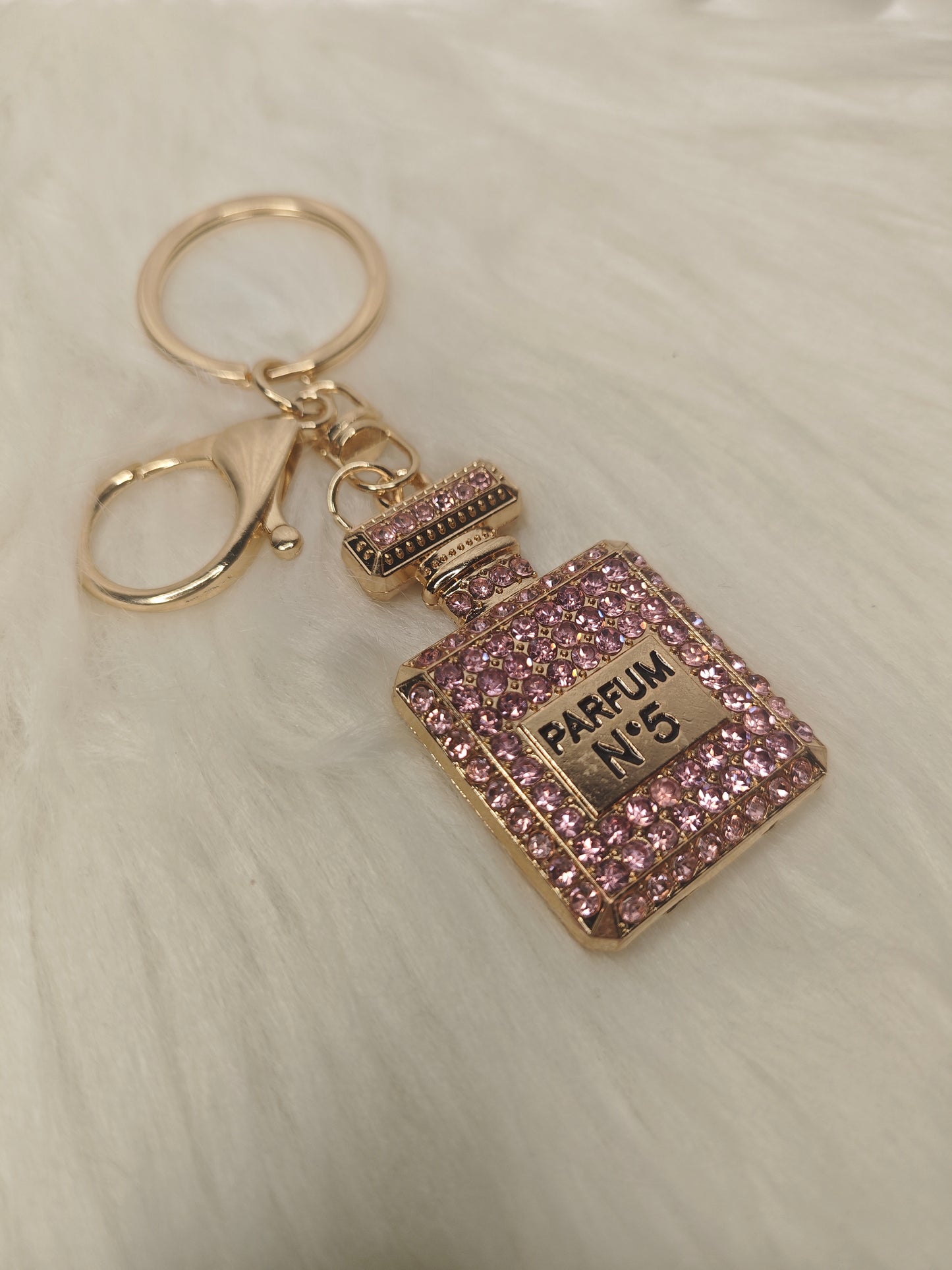 Parfum Charm – Eleganter Schlüsselanhänger in Roségold mit Strassdetails