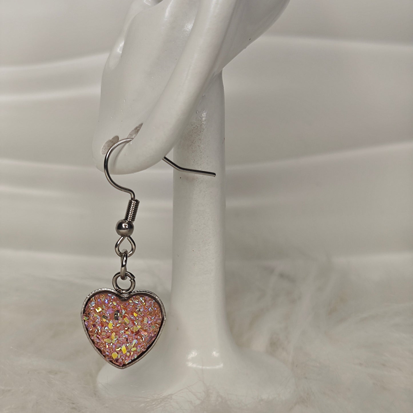 Cuore Stellato – Herz-Ohrringe mit schimmerndem Starry-Sky-Effekt