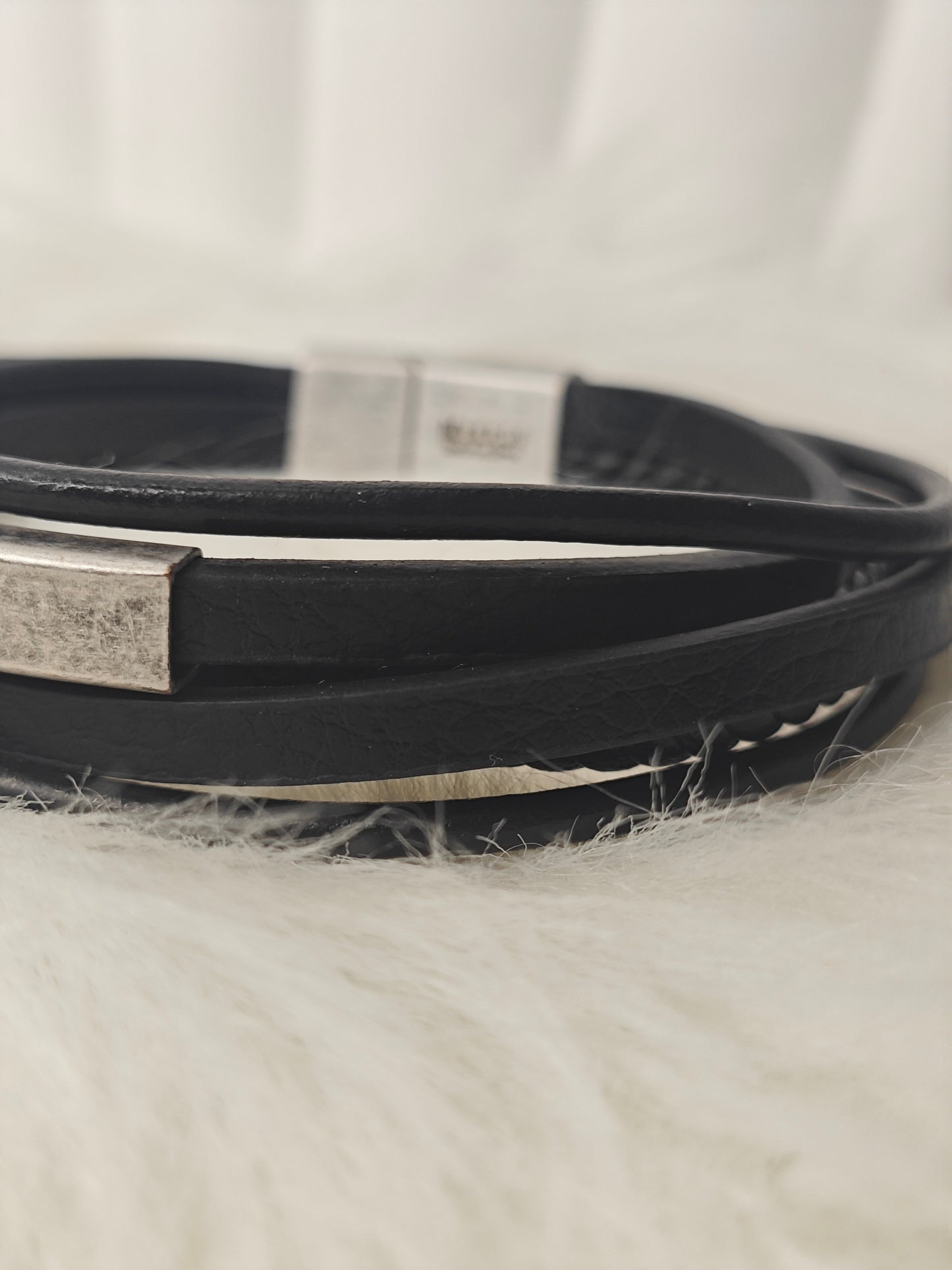 Urban Shield – Herren Lederarmband mit mehrlagigem Leder & mattem Edelstahl