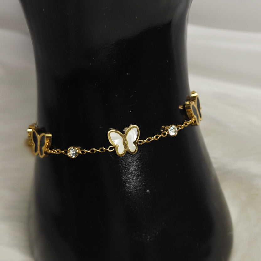 Farfallina Grace – Vergoldetes Schmetterlingsarmband mit Kristallakzenten