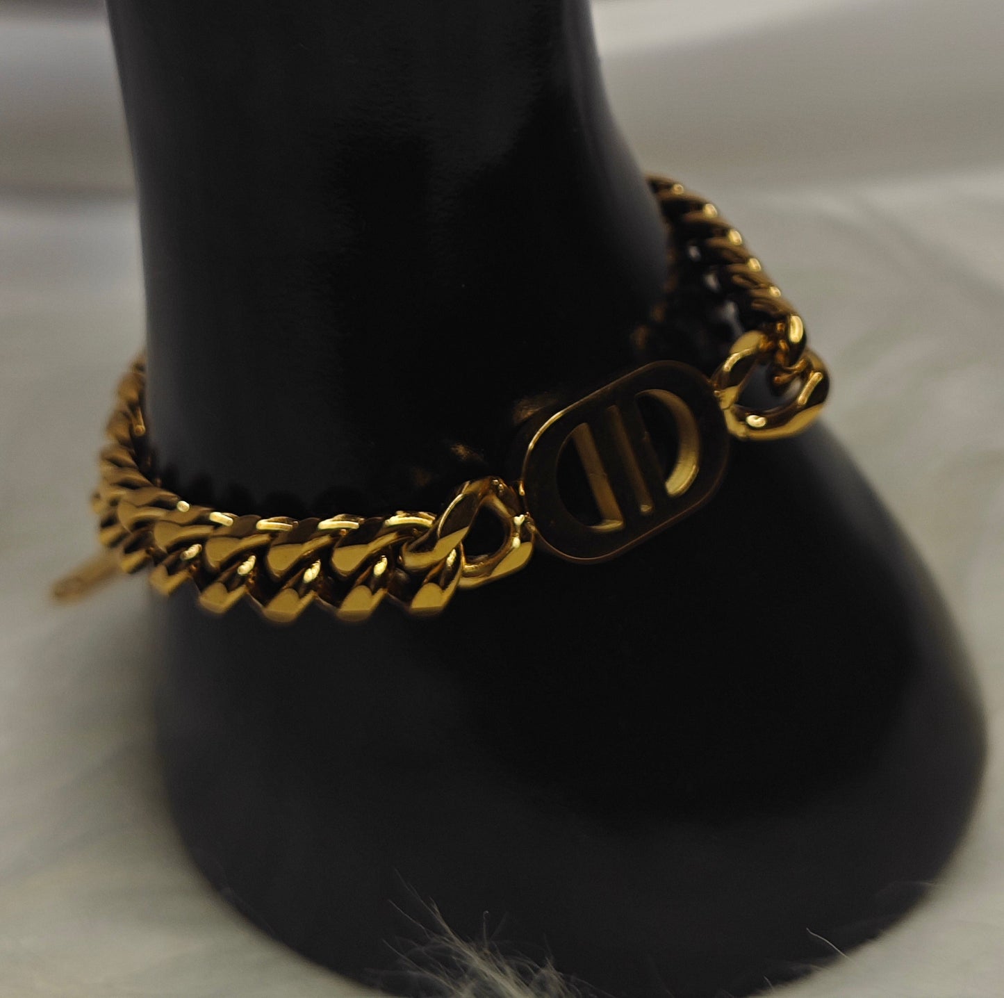 Linea Icona – Vergoldetes Statement-Armband