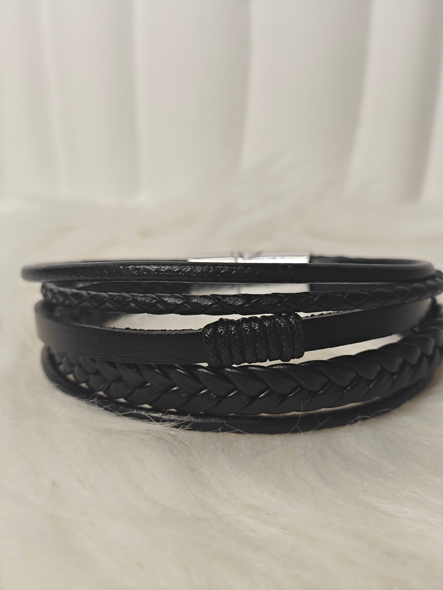 Midnight Layers – Herren PU-Lederarmband mit Silberverschluss
