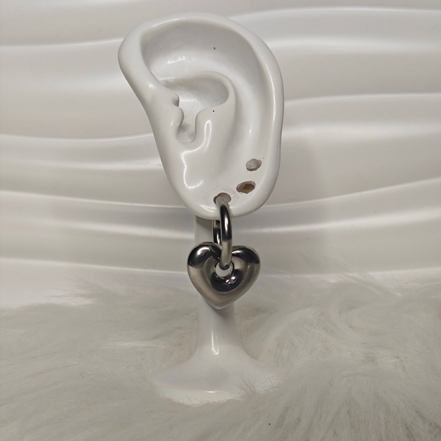 Cuore Pure – Heart-shaped hoop earrings made of stainless steel