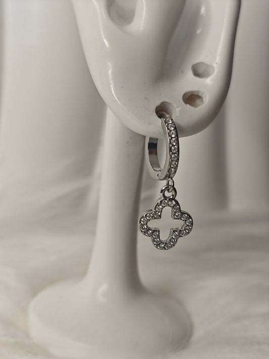 Lucky Flower – Damen Creolen mit Zirkonia in Silber