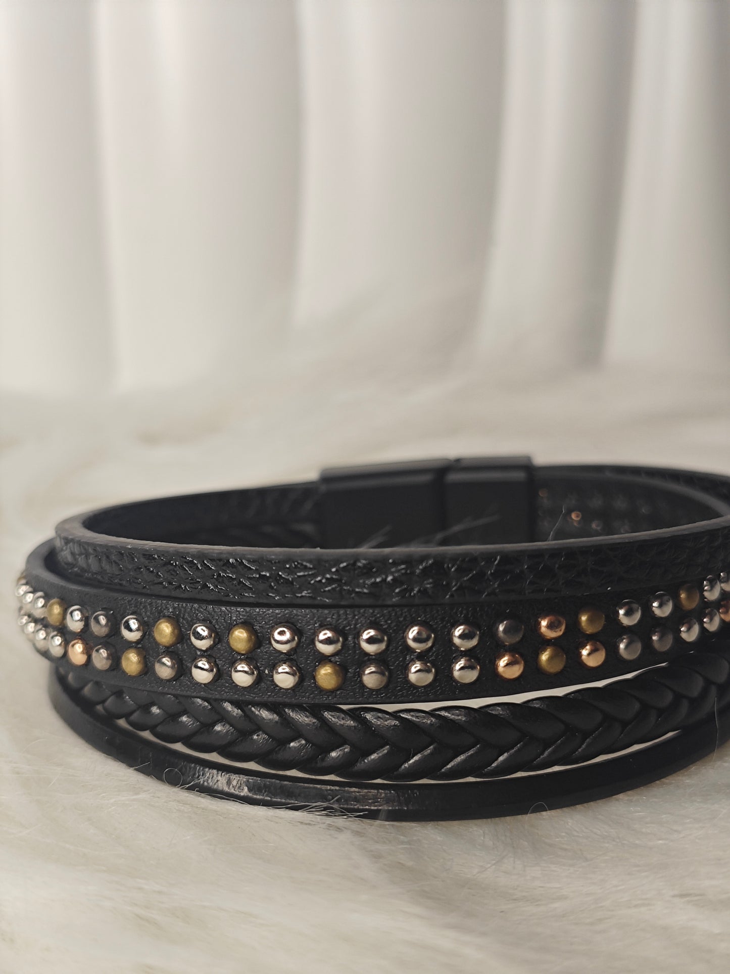 Shadow Edge – Herren Lederarmband mit kleinen Steinchen & Edelstahlverschluss