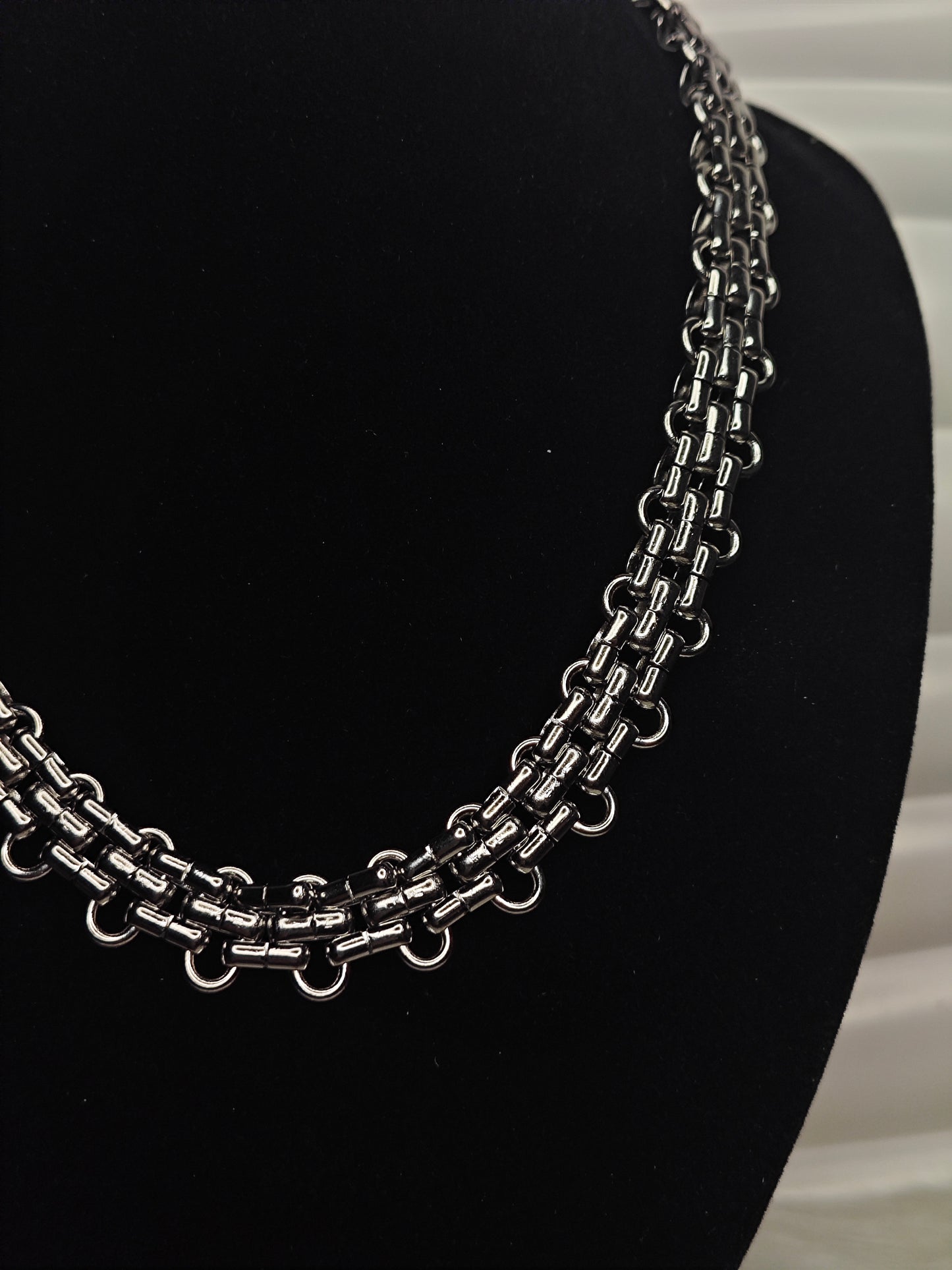 Urban Silver – Breitere Halskette aus Titanstahl