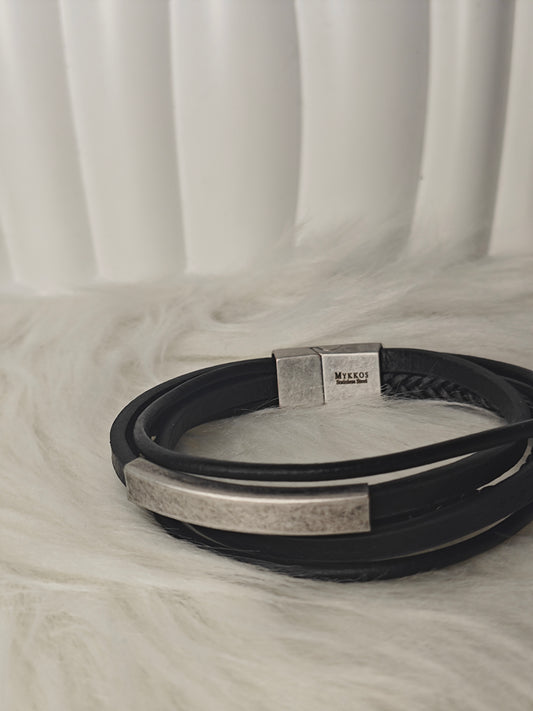 Urban Shield – Herren Lederarmband mit mehrlagigem Leder & mattem Edelstahl