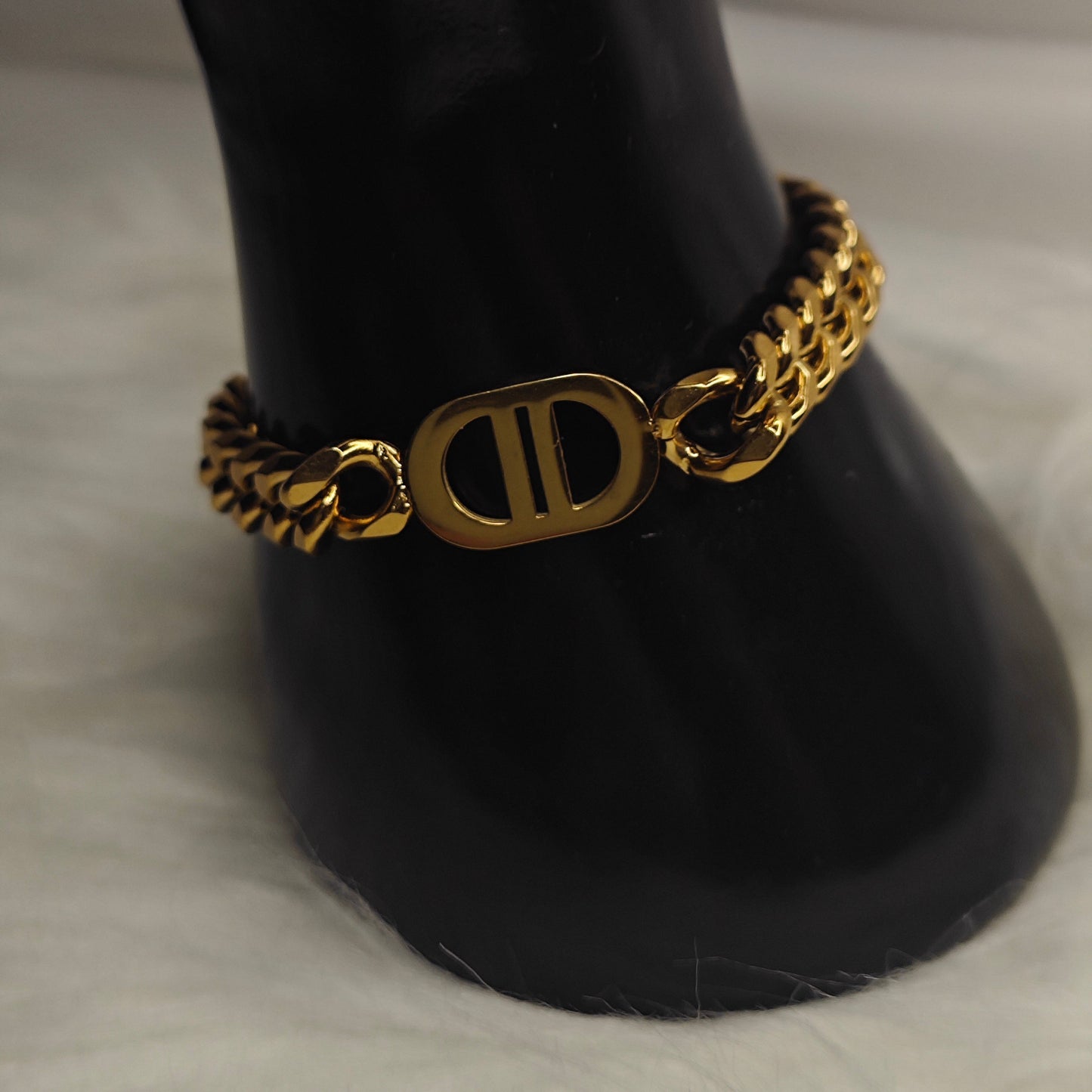 Linea Icona – Vergoldetes Statement-Armband