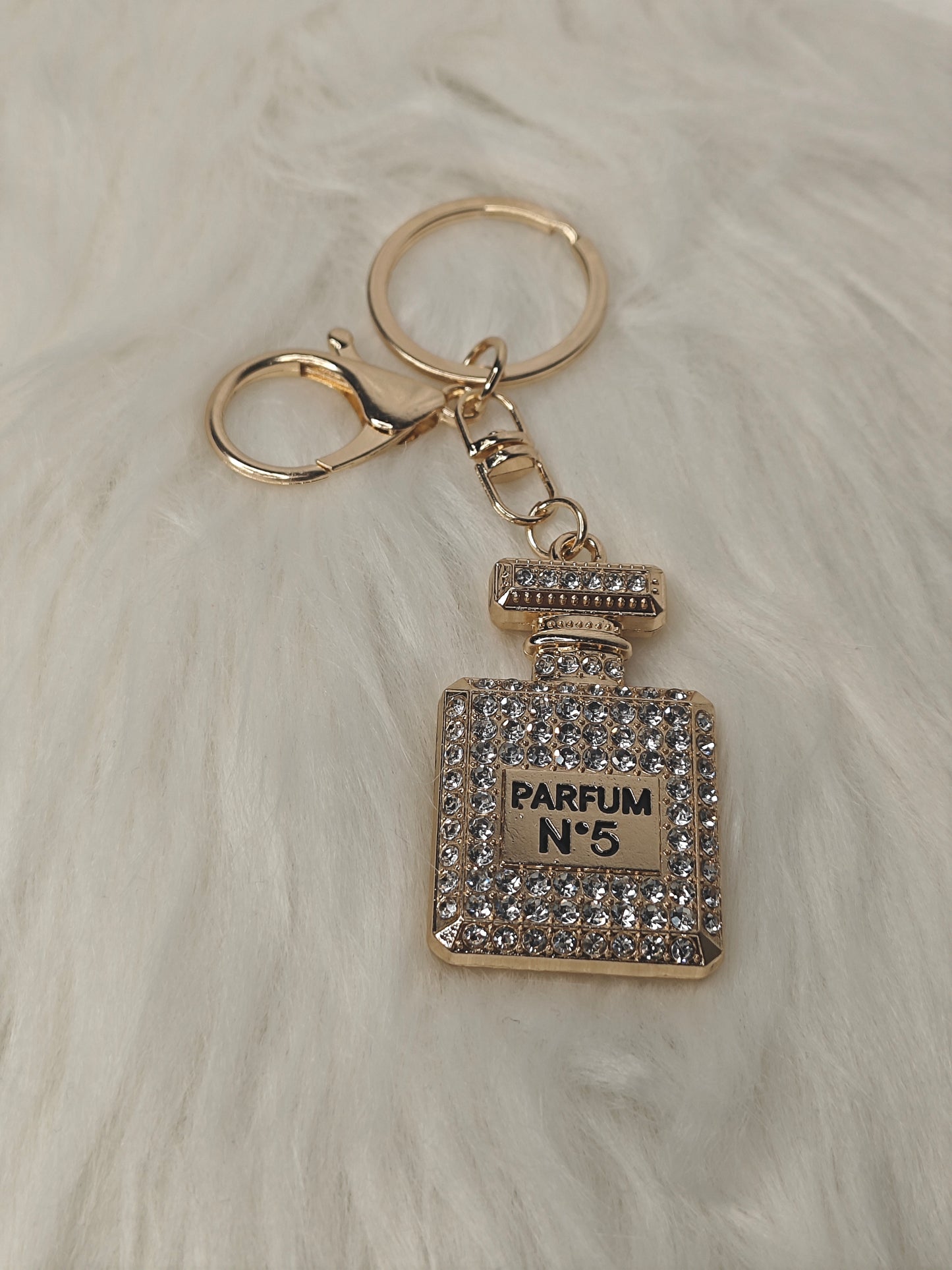 Parfum Charm – Eleganter Schlüsselanhänger in White mit Strassdetails