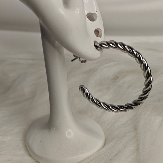 Linea Twist – Klassische Creolen in Silberoptik