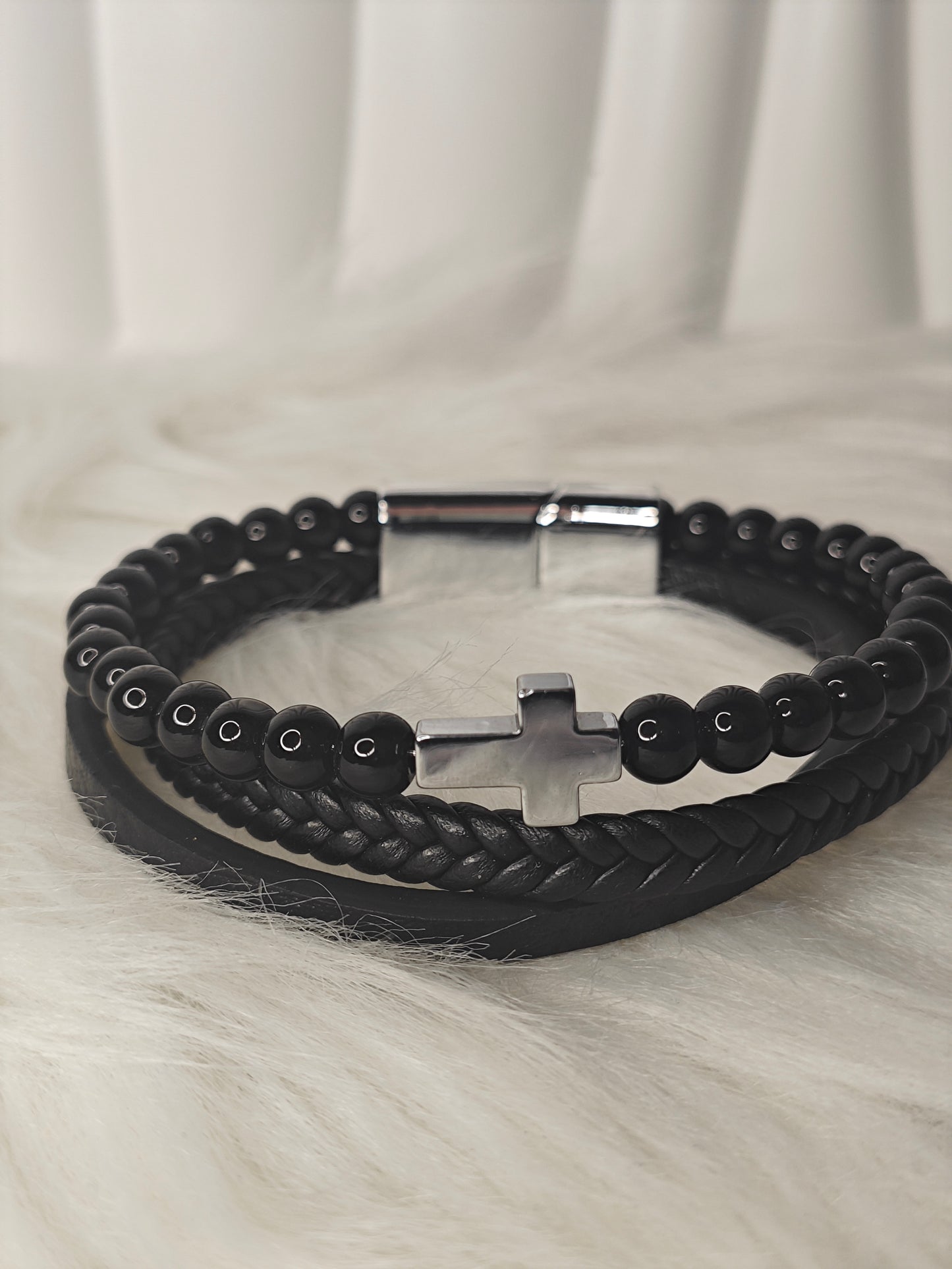 Midnight Faith – Herren Lederarmband in Schwarz mit Kreuz-Detail