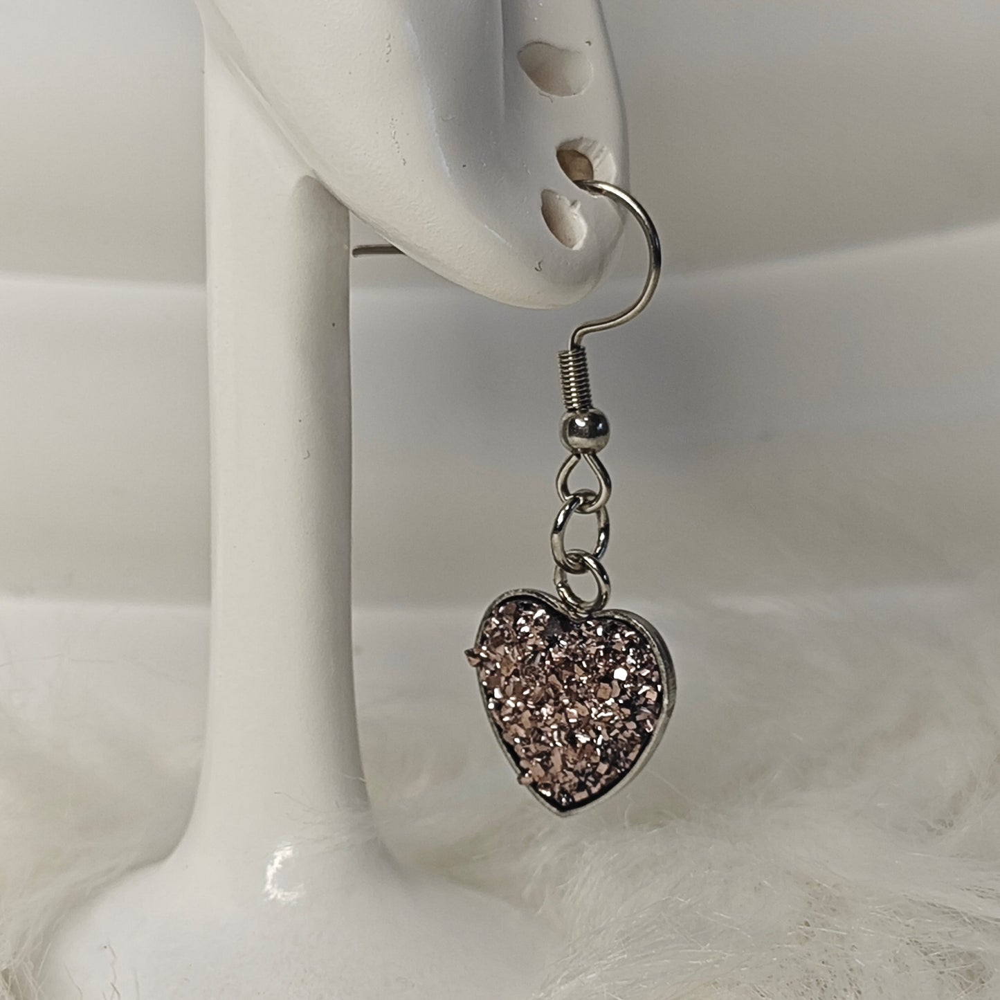 Cuore Stellato – Herz-Ohrringe mit rauchigem Starry-Sky-Effekt