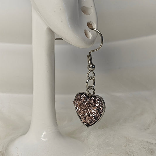 Cuore Stellato – Herz-Ohrringe mit rauchigem Starry-Sky-Effekt