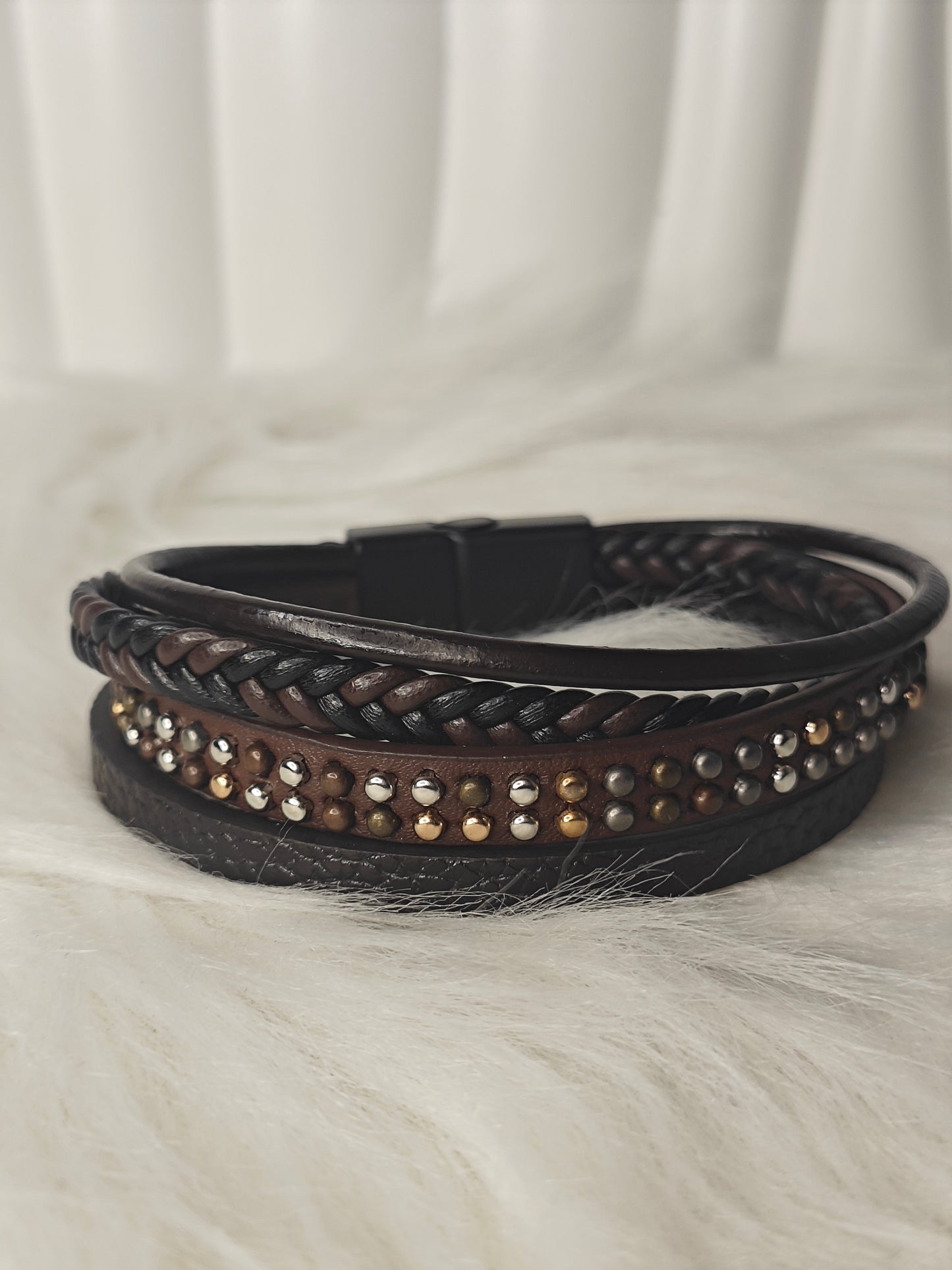 Shadow Edge – Herren Lederarmband in Coffee mit kleinen Steinchen & Edelstahlverschluss