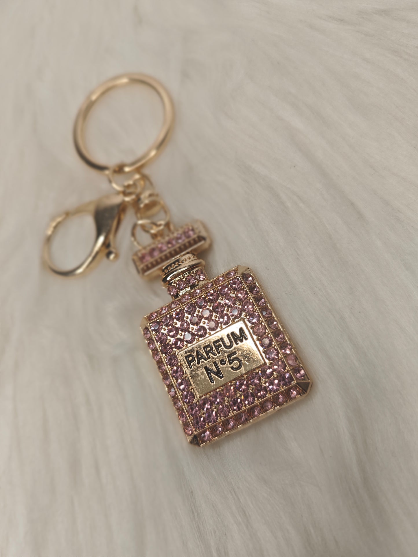 Parfum Charm – Eleganter Schlüsselanhänger in Roségold mit Strassdetails
