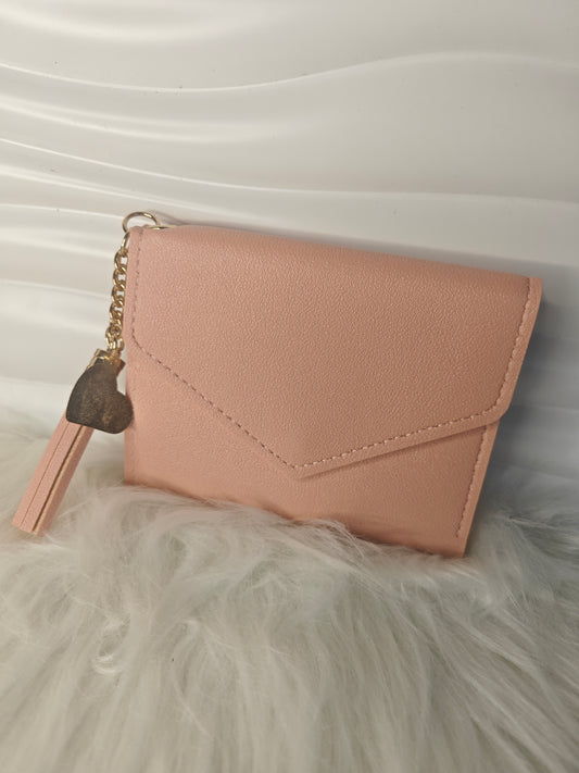 Sweet Bloom – Kompaktes Portemonnaie in Pink mit Herzdetail