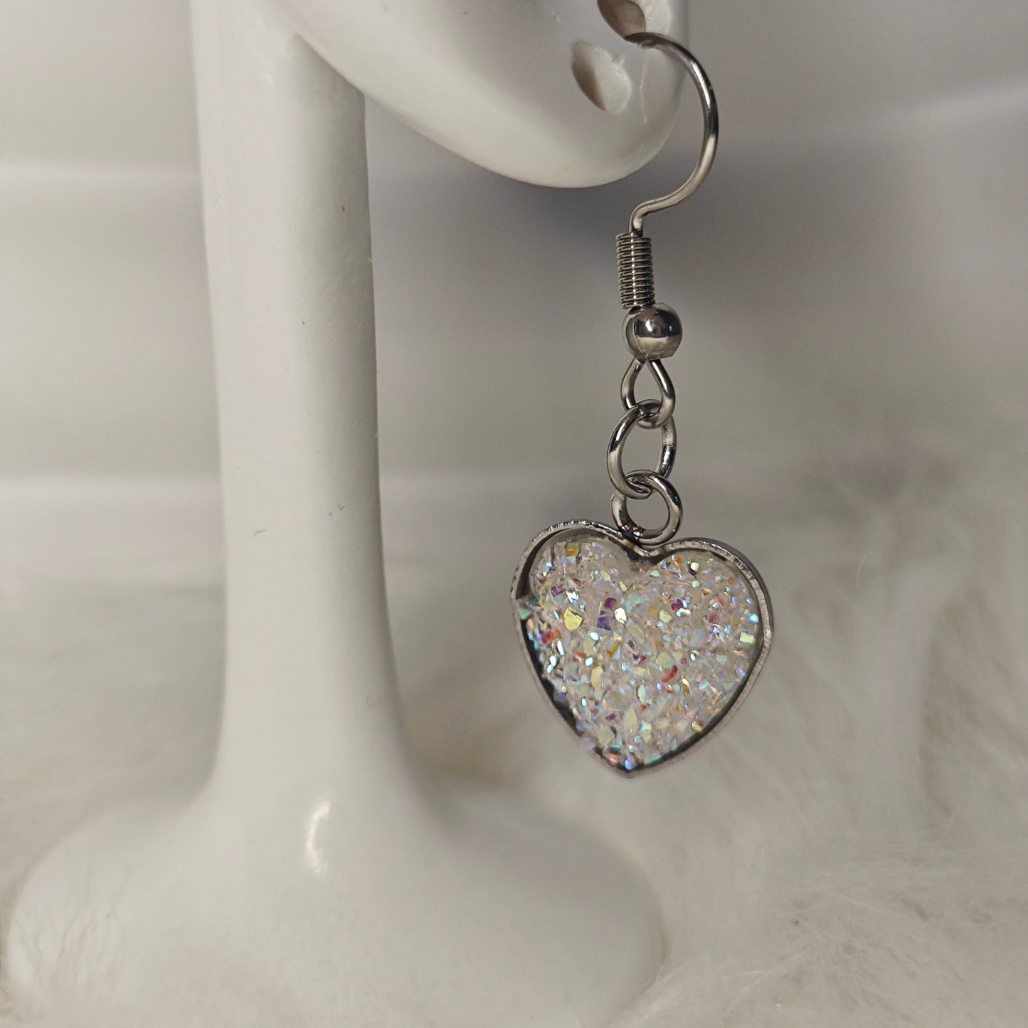 Cuore Stellato – Herz-Ohrringe mit schimmerndem Starry-Sky-Effekt (Silberklar)